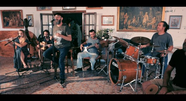 El grupo Calle Marién publica su primer videoclip enfatizando la tradición gastronómica de Málaga