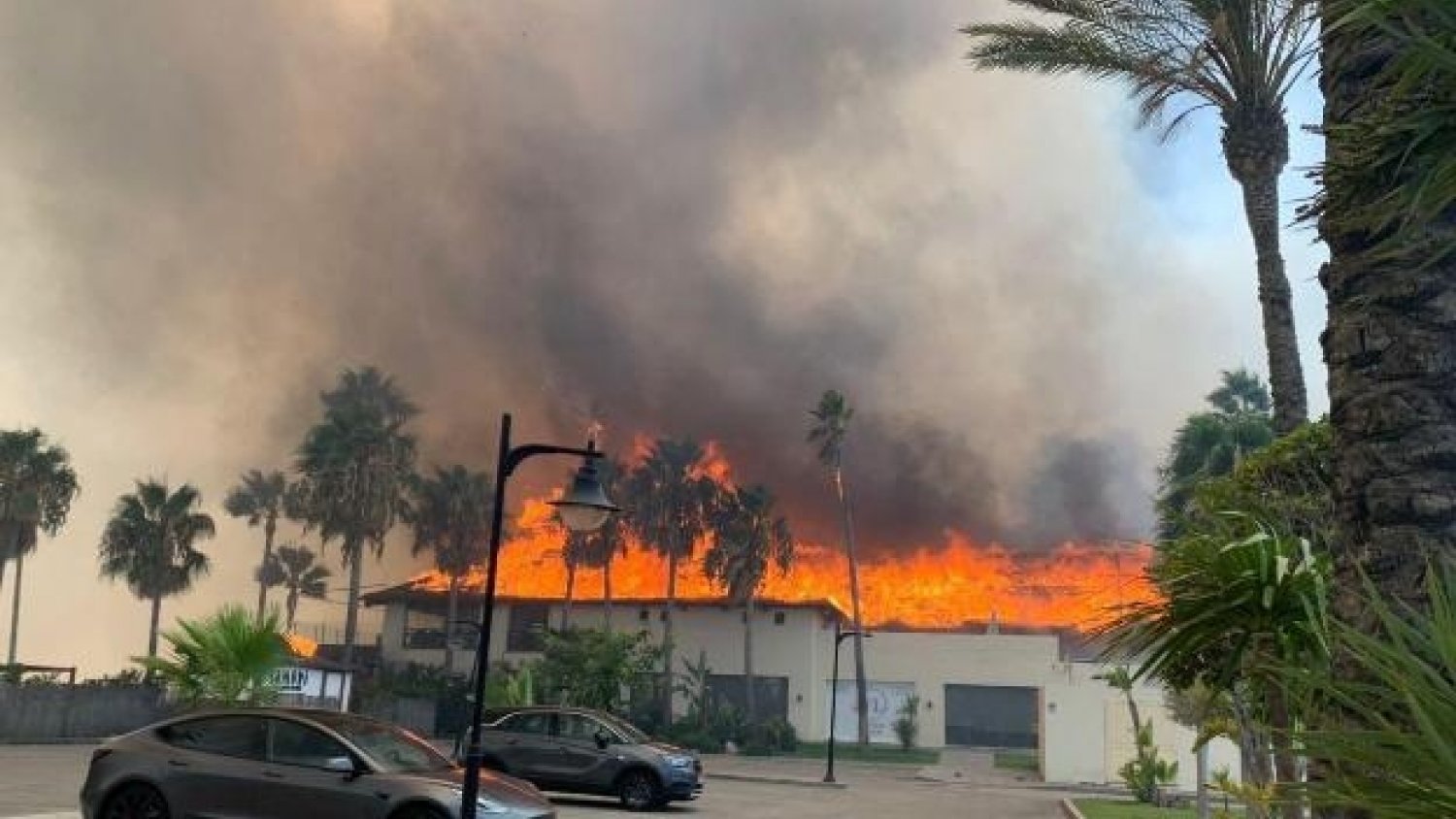 La Junta activa el nivel 1 del Plan Infoca por el incendio que afecta a la sierra de Estepona