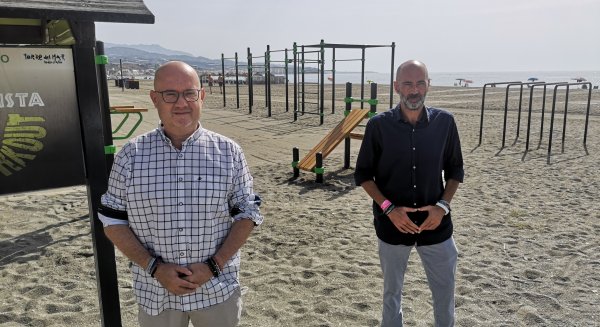 Torre del Mar amplía el equipamiento del parque 'Street Work Out' de la Playa de Levante