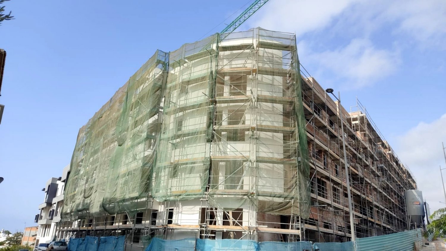 Las obras de construcción de 100 VPO en Estepona superan el 60% de su ejecución