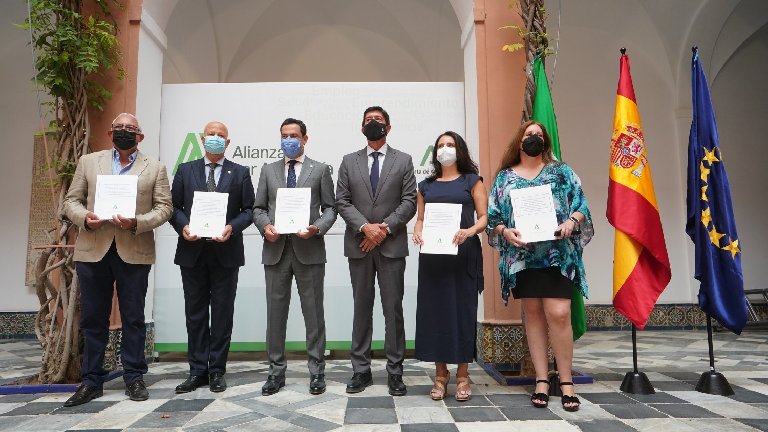 Andalucía firma con CSIF, ANPE y UGT un acuerdo para los refuerzos docentes en la red pública