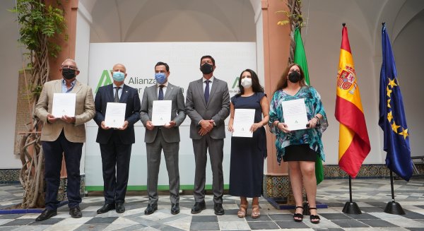 Andalucía firma con CSIF, ANPE y UGT un acuerdo para los refuerzos docentes en la red pública