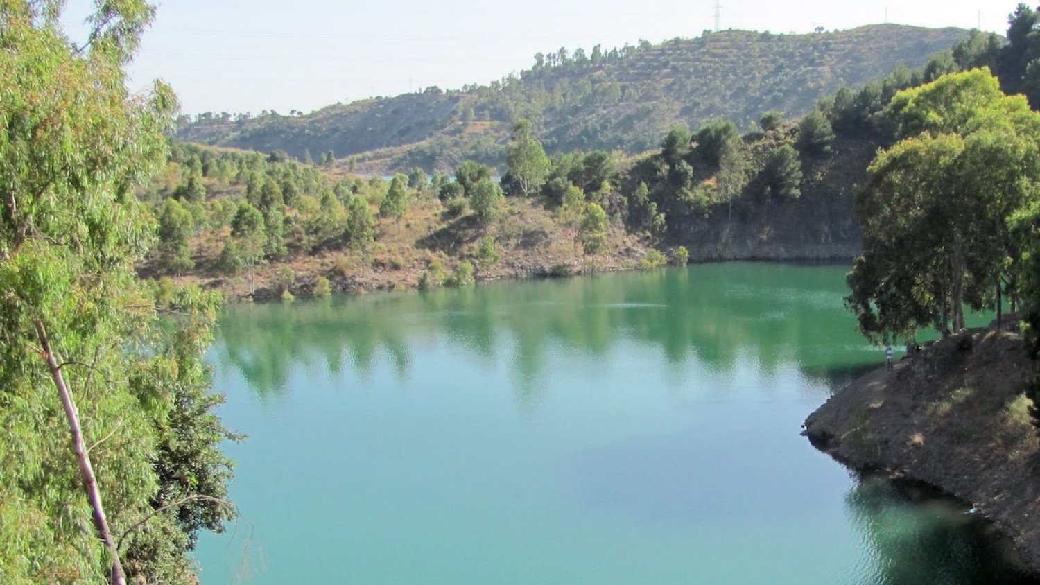 Rescatado un menor de 14 años por una caída en el pantano del Agujero de Málaga