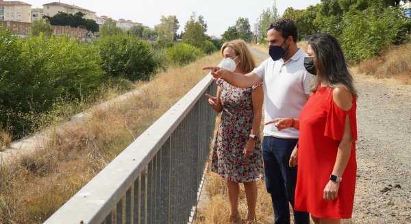 PSOE exige al Ayuntamiento la limpieza urgente del cauce del Guadalmedina