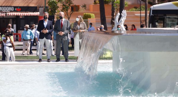 La Junta pone en servicio la reurbanización y la fuente de la Plaza de la Solidaridad de Málaga