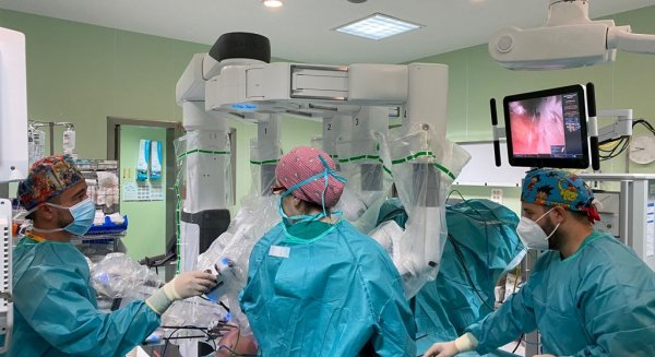 El Clínico interviene con éxito a más de un centenar de pacientes de urología con Cirugía Robótica