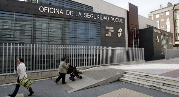 Tramitados 8.177 permisos por nacimiento y cuidado de menor en el primer semestre en Málaga