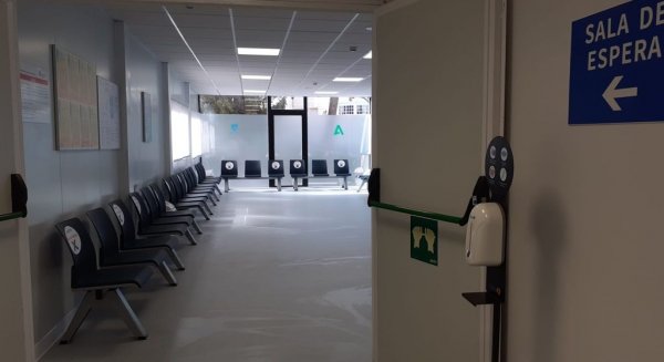 El Hospital Regional habilita un módulo externo para aumentar la sala de espera de Urgencias