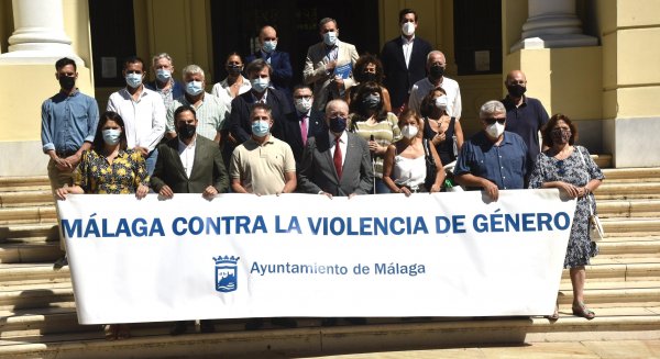 El alcalde de Málaga mantiene un minuto de silencio por la víctima de Tarragona