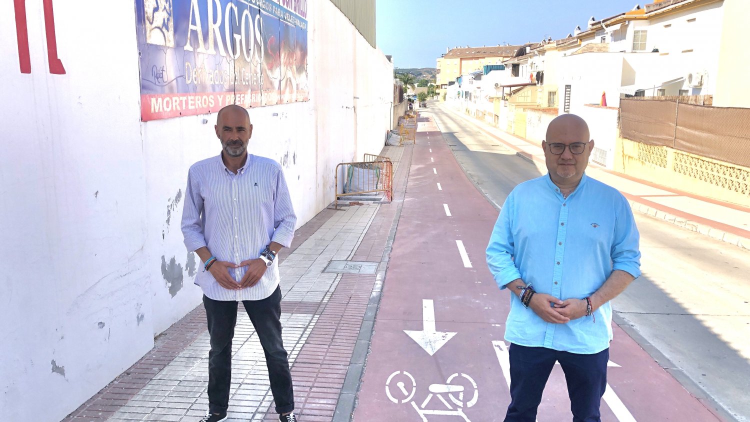 Infraestructuras dota de alumbrado público a la calle 3 de abril de Vélez-Málaga