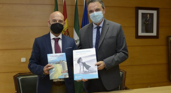 El alcalde recibe al subdelegado del Gobierno en Málaga en su primera visita a Torremolinos
