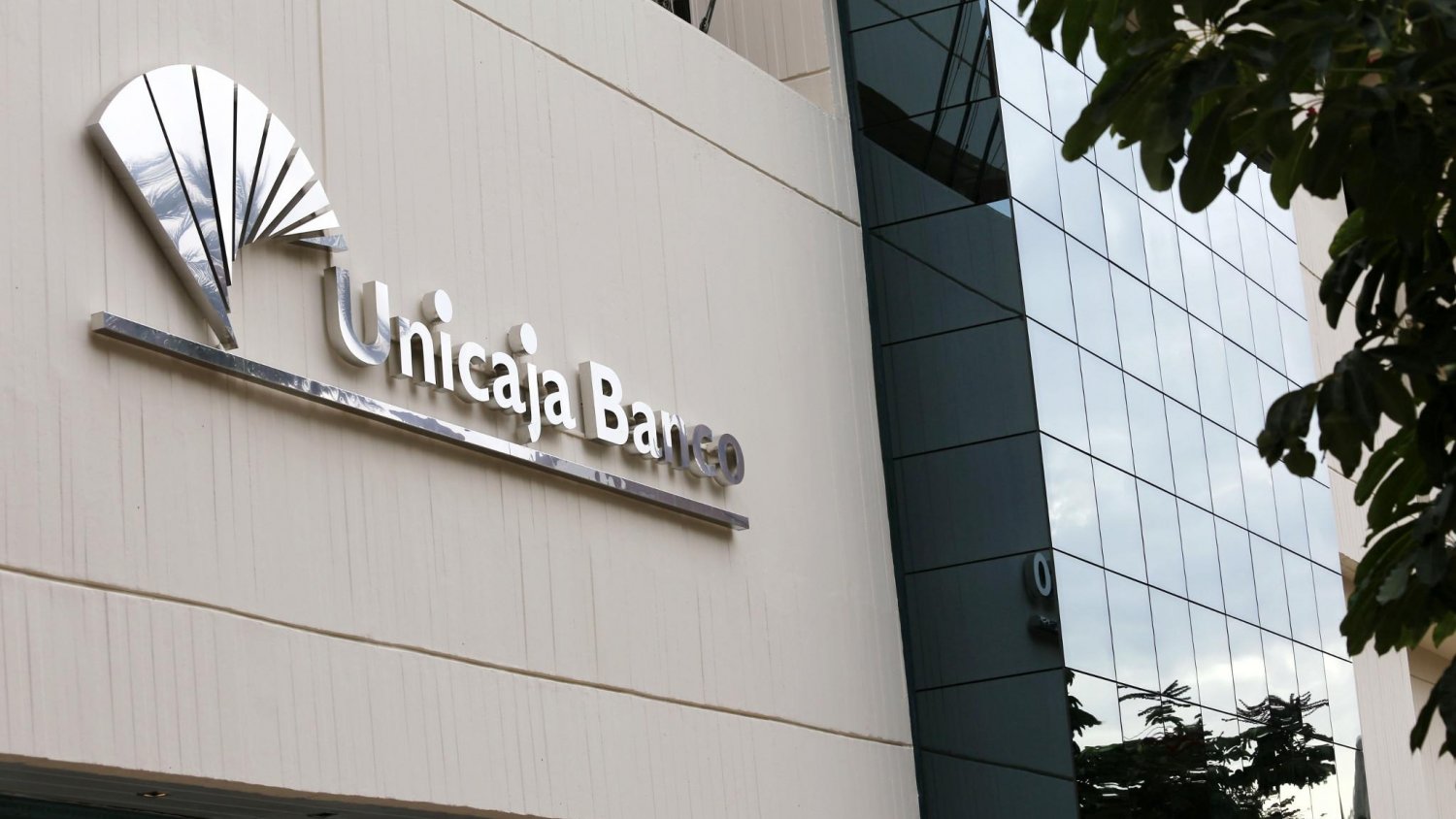 Unicaja Banco mejora su beneficio neto un 15% en el primer semestre