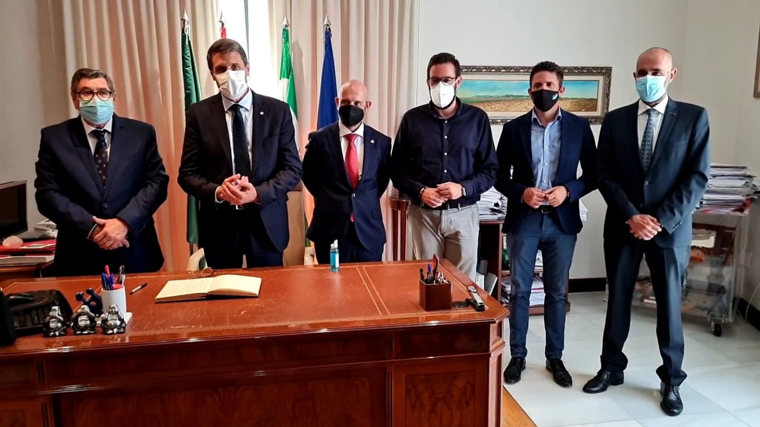 Pedro Fernández traslada al alcalde de Vélez  su ayuda para trabajar juntos por el municipio