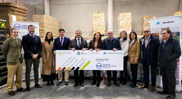La Junta, Cooperativas Agro-alimentarias y Fundación La Caixa donan 13.500 kg de alimentos a los Bancos de Alimentos