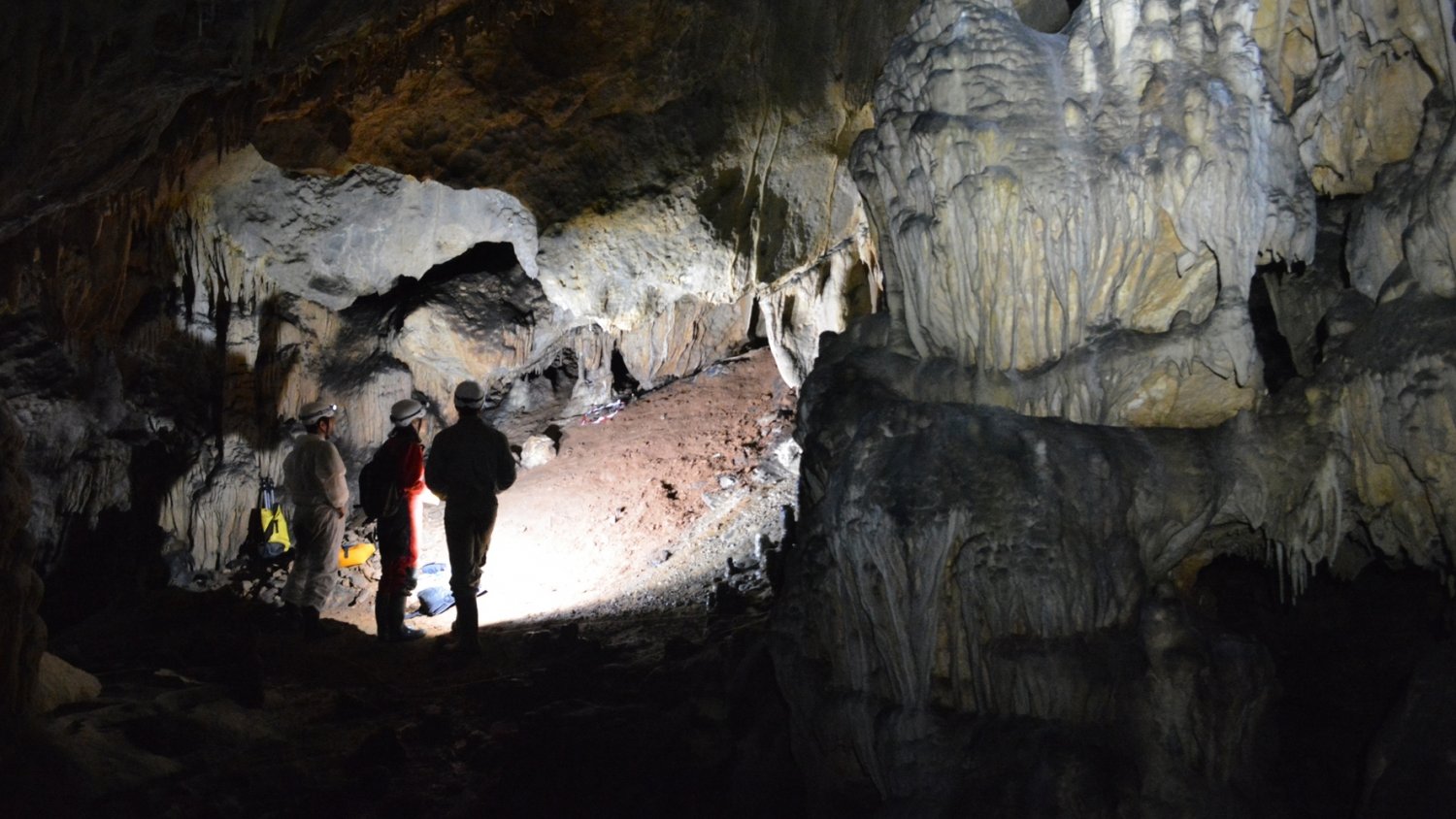 Diputación de Málaga edita una guía que pone en valor la Cueva de Ardales
