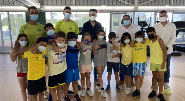 Cuatrocientos menores de Vélez-Málaga participan en los campamentos lúdico-deportivos de verano
