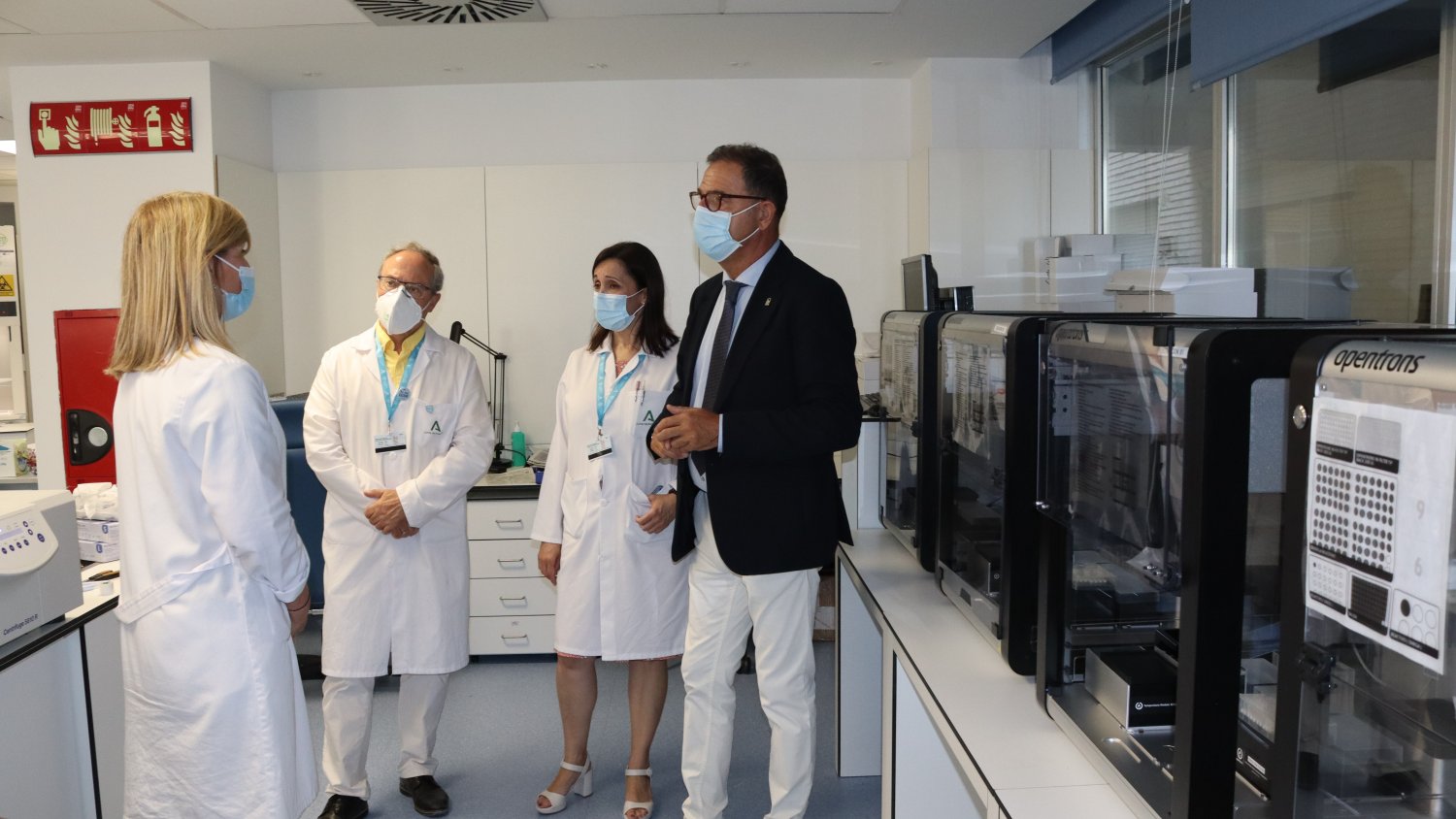El Hospital Regional de Málaga amplía el servicio de la unidad de Microbiología