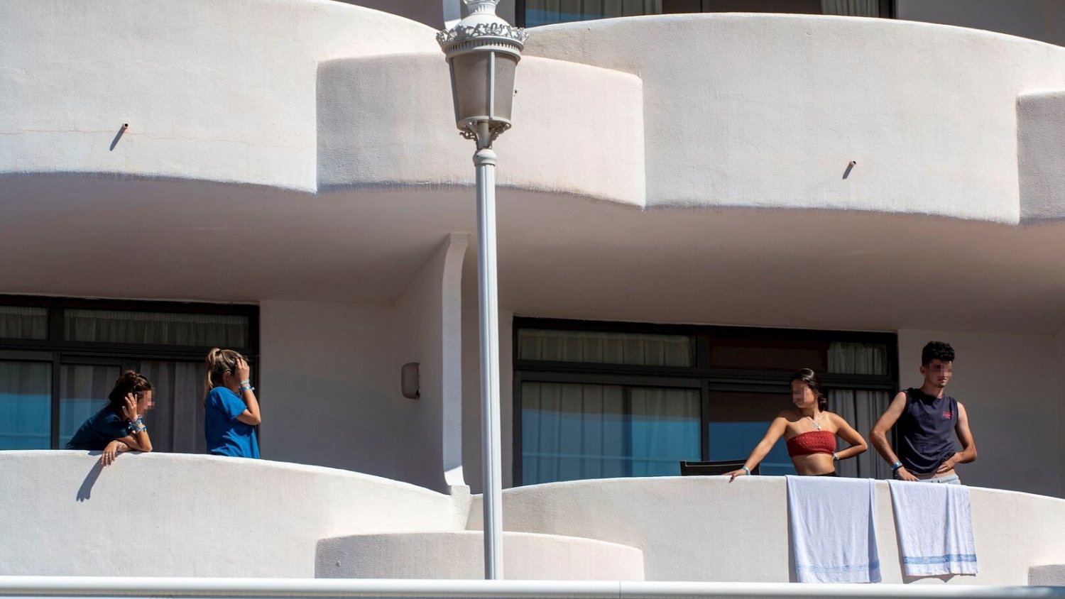 VOX pide a Moreno pide ayudar a las familias de los estudiantes retenidos en Mallorca