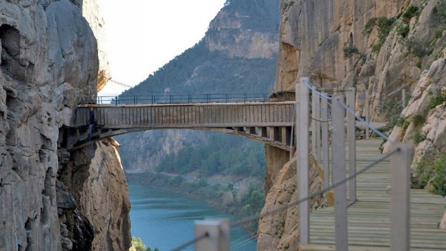 La mascarilla es obligatoria en el Caminito del Rey cuando no se respete la distancia de seguridad
