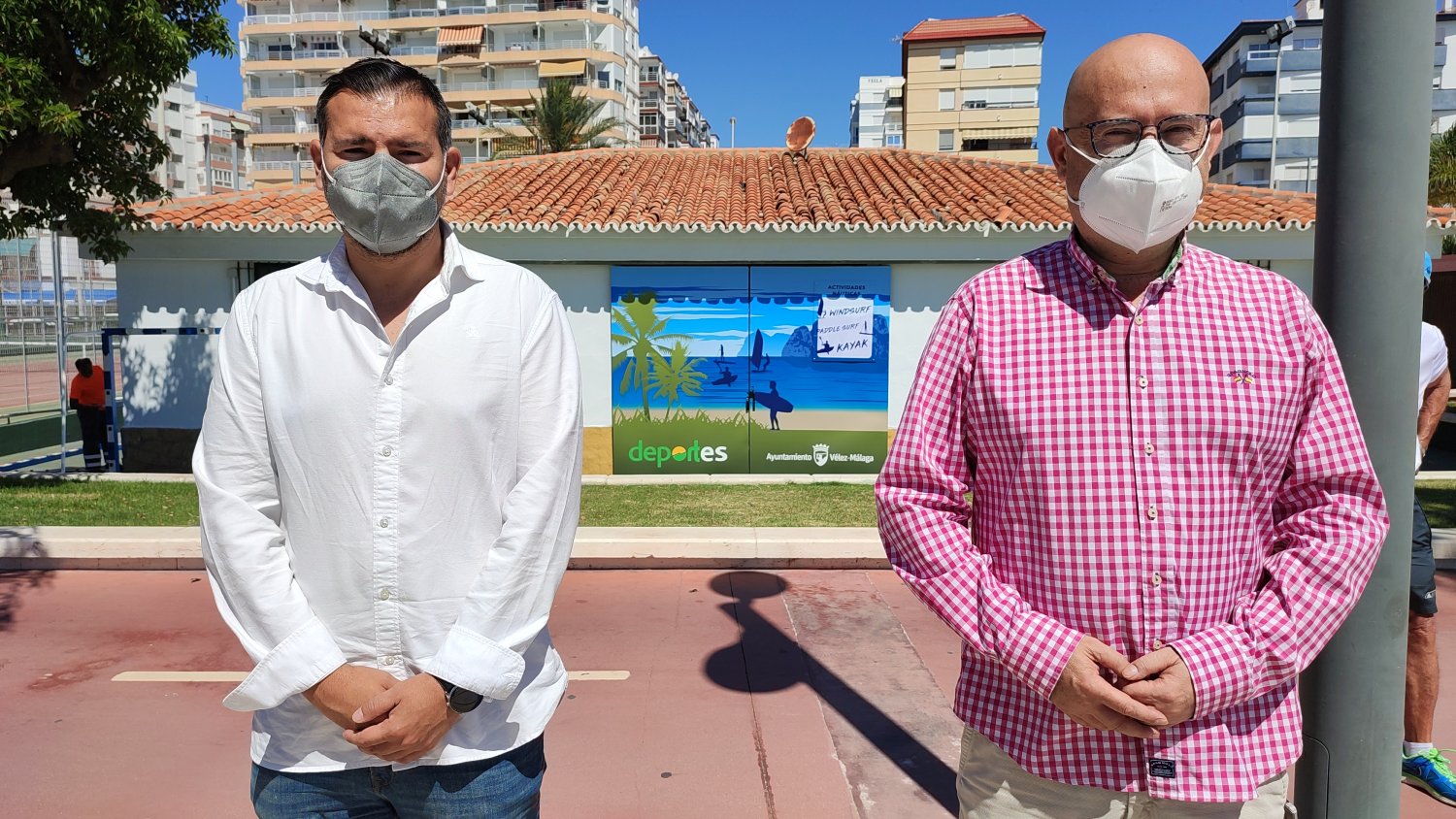 Vélez-Málaga presenta el programa de actividades deportivas y náuticas para este verano