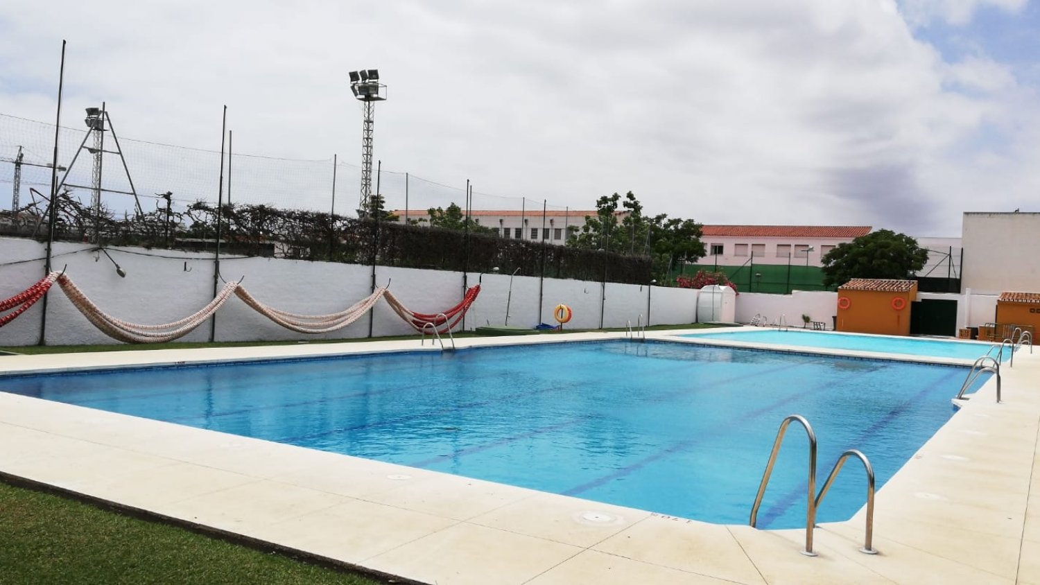 Estepona abre la piscina municipal siguiendo las recomendaciones sanitarias