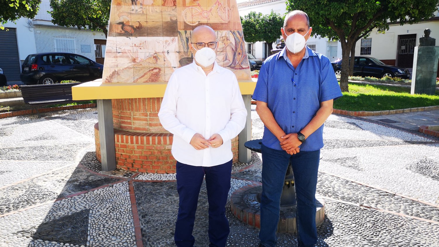 Medio Ambiente realiza mejoras en los jardines de la Plaza de San Roque de Vélez-Málaga