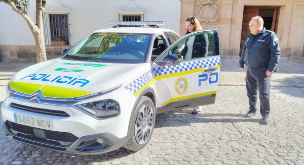 El Ayuntamiento presenta un nuevo vehículo de la Policía Local de Ronda