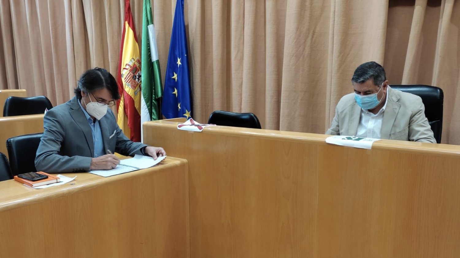 Vélez-Málaga y el COA Málaga firman un convenio para agilizar los trámites al ciudadano
