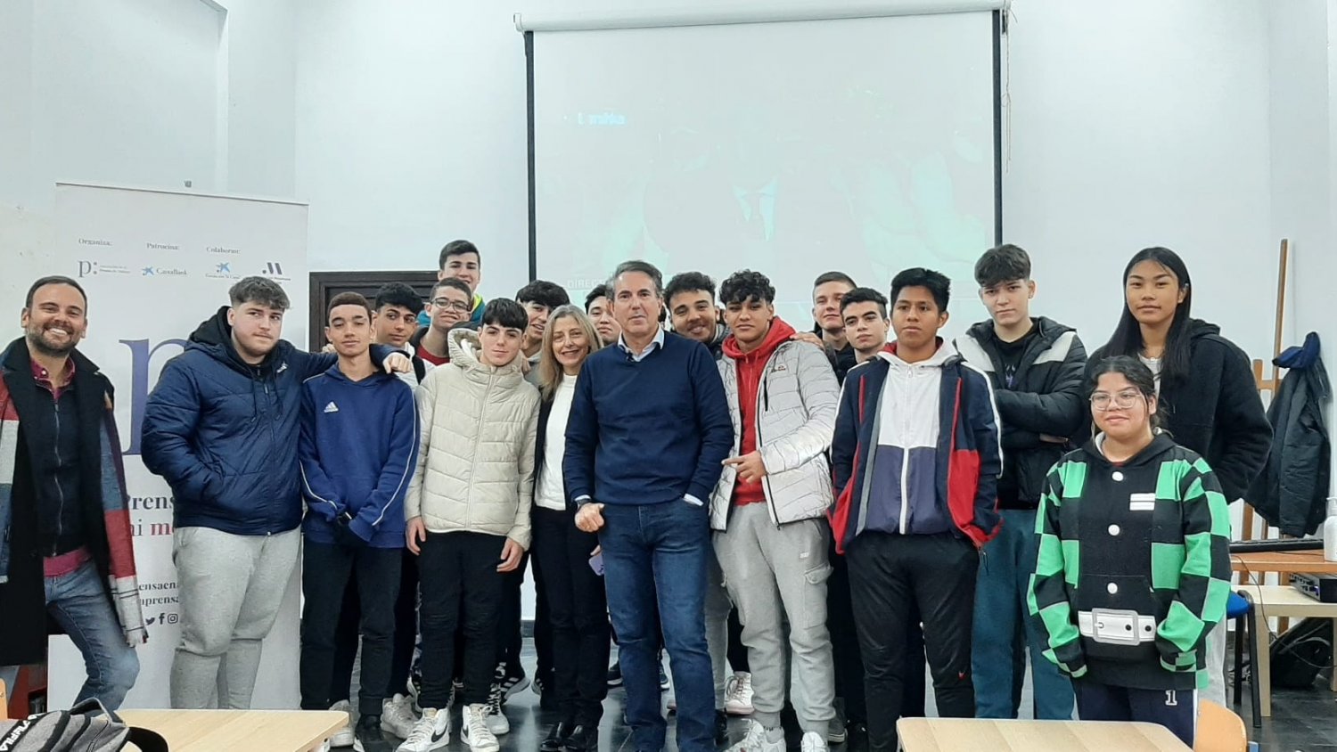 El periodista José Palacios reflexiona con el alumnado del IES Vicente Espinel sobre la importancia de contrastar las fuentes