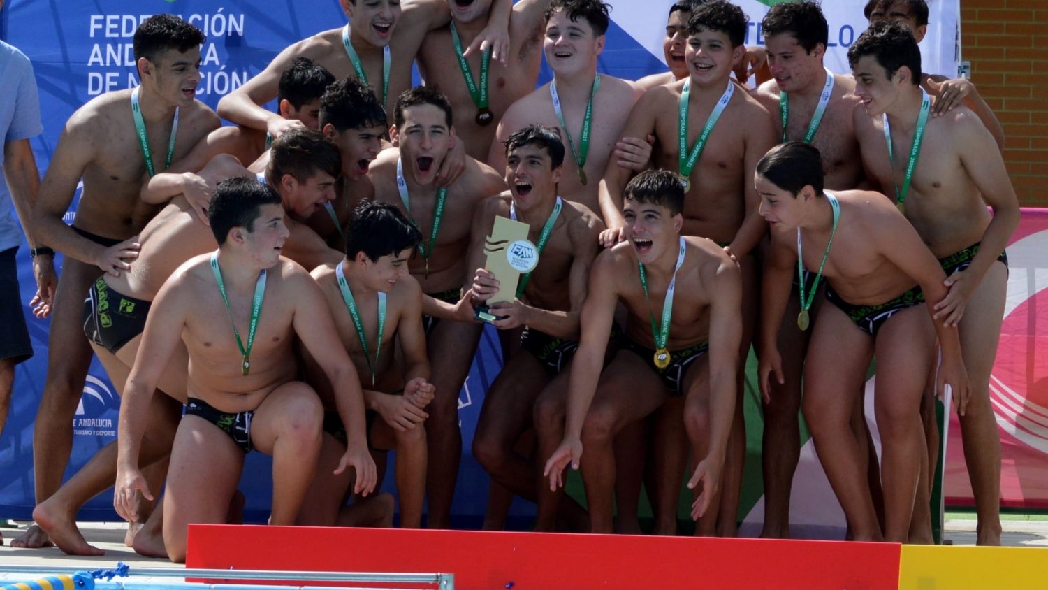 Waterpolo Málaga es campeón de Andalucía juvenil y subcampeón regional cadete masculino