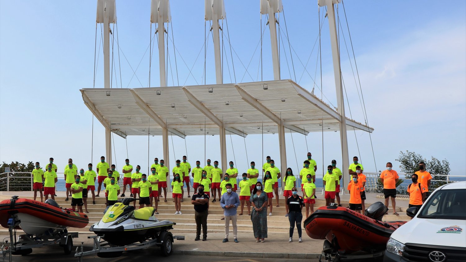 Una plantilla de 75 personas garantizan la seguridad en las playas de Torrox