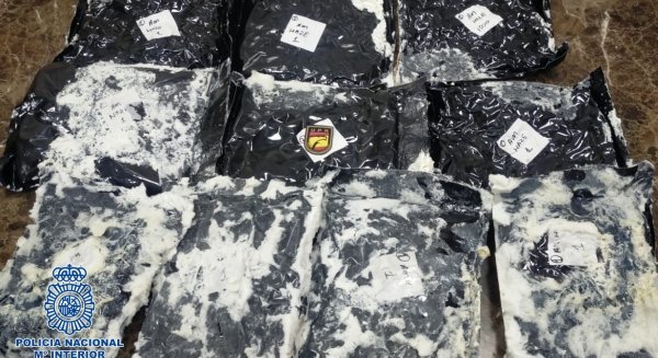 La Policía Nacional detiene a un conductor que transportaba 10 kilogramos de marihuana en su coche