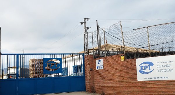 La Junta abre diligencias contra la empresa Envapal de Vélez por realizar taras de reciclaje