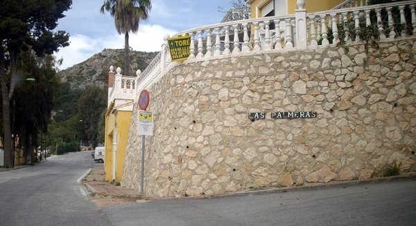 Urbanismo licita la obra de renovación de la Calle Palmeras en Pinares de San Antón