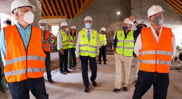El alcalde de Málaga visita las obras de rehabilitación del convento de San Andrés