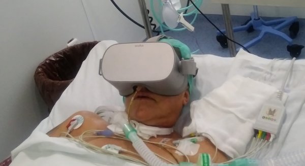 El Clínico pilota un programa de realidad virtual para pacientes ingresados en Medicina Intensiva