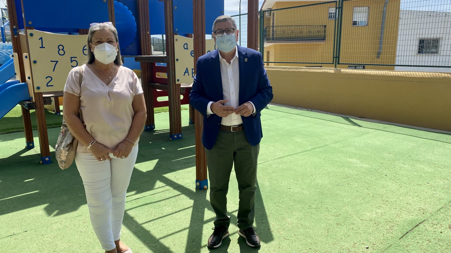 Vélez-Málaga ejecuta mejoras en los colegios valoradas en 311.000 euros a través del PFEA