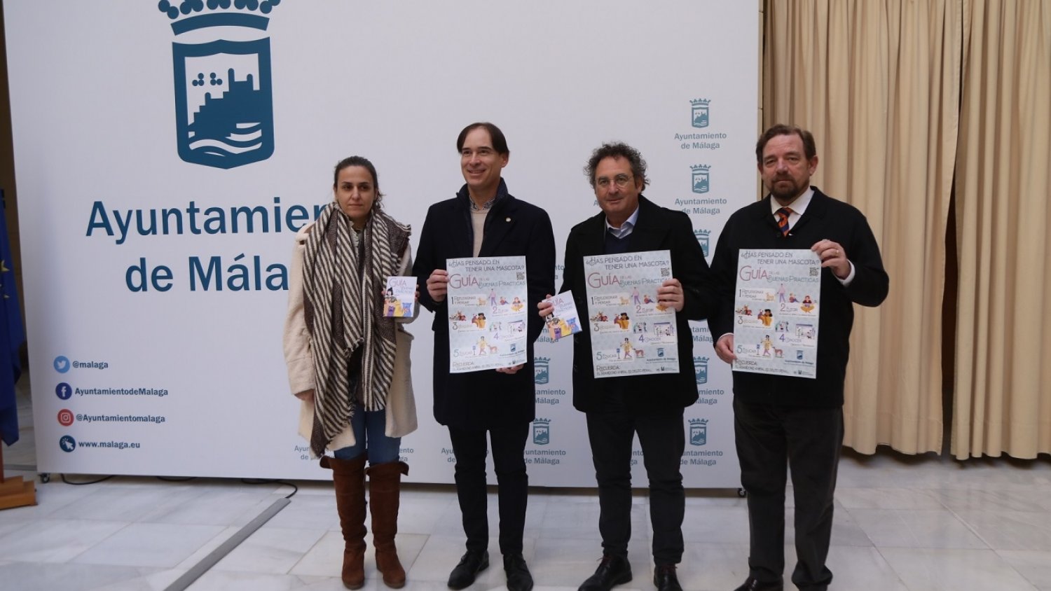 El Ayuntamiento y el Colegio de Veterinarios presentan una guía para fomentar la responsabilidad con las mascotas