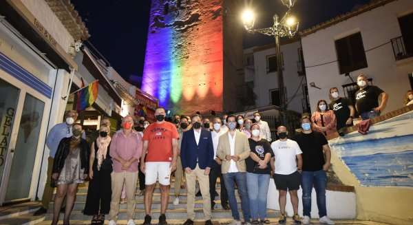 Torremolinos inaugura su Pride 2021 con la iluminación de la Torre Pimentel