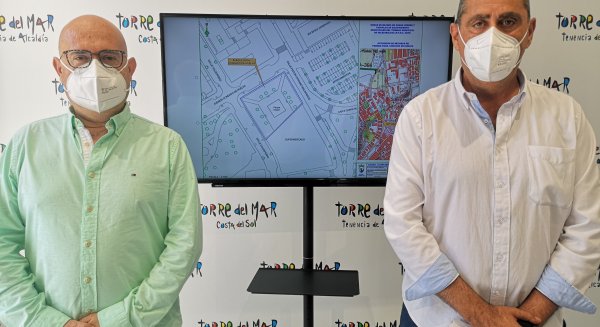 Medio Ambiente inicia en Torre del Mar una campaña de mejora en parques y jardines a través de PFEA