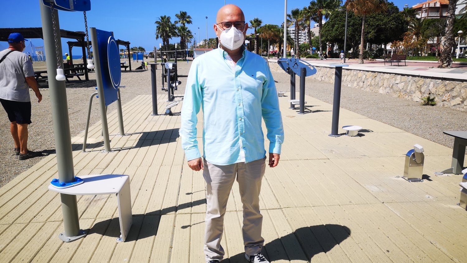 La concejalía de Playas renueva la maquinaria deportiva del parque Senior de Torre del Mar