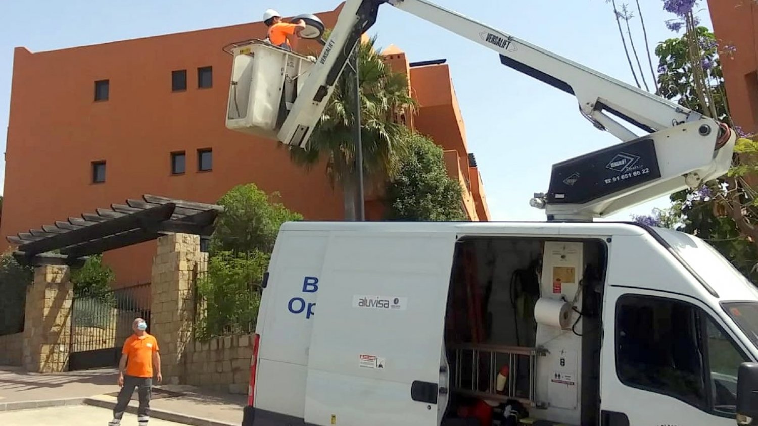 Estepona extiende el plan municipal de eficiencia energética a Costa Galera