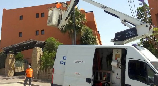 Estepona extiende el plan municipal de eficiencia energética a Costa Galera