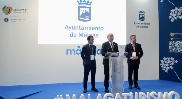 El alcalde de Málaga inaugura el expositor de Fitur 2023