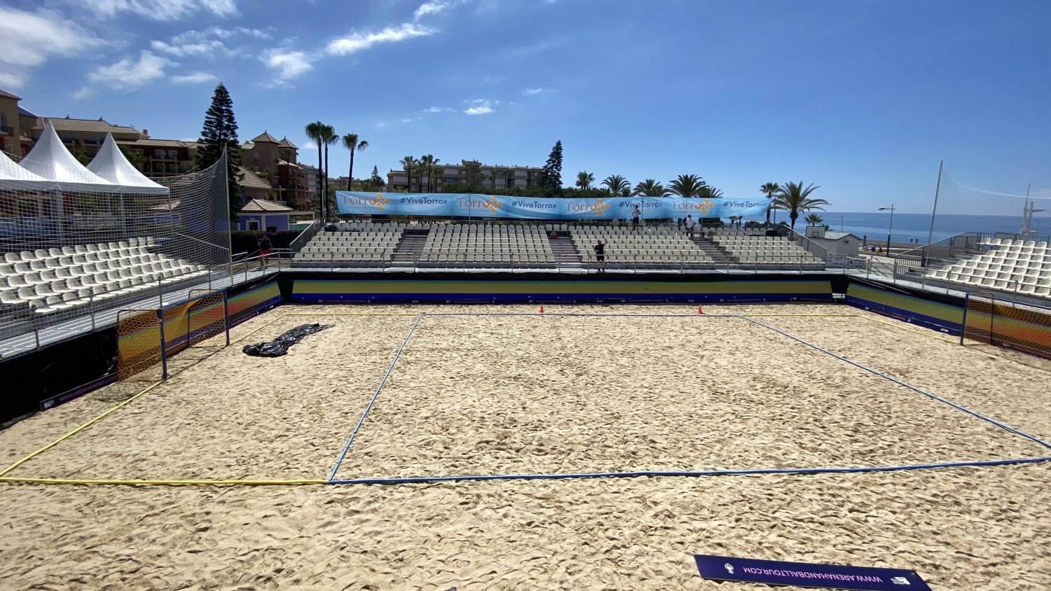 Torrox se convierte en la capital del balonmano playa durante este fin de semana