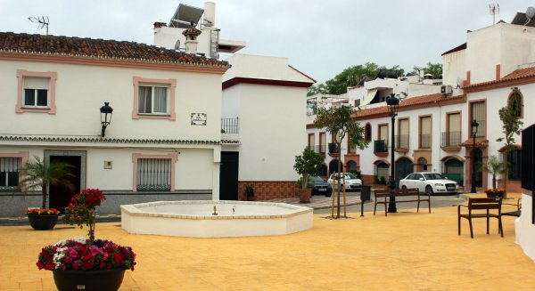 Estepona crea una nueva plaza pública de 500 metros cuadrados en Cancelada