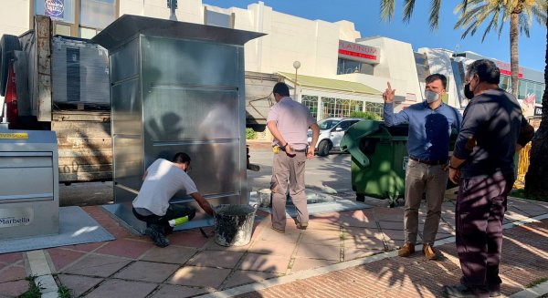 El Ayuntamiento de Marbella renueva más de 60 buzones de islas ecológicas en el municipio