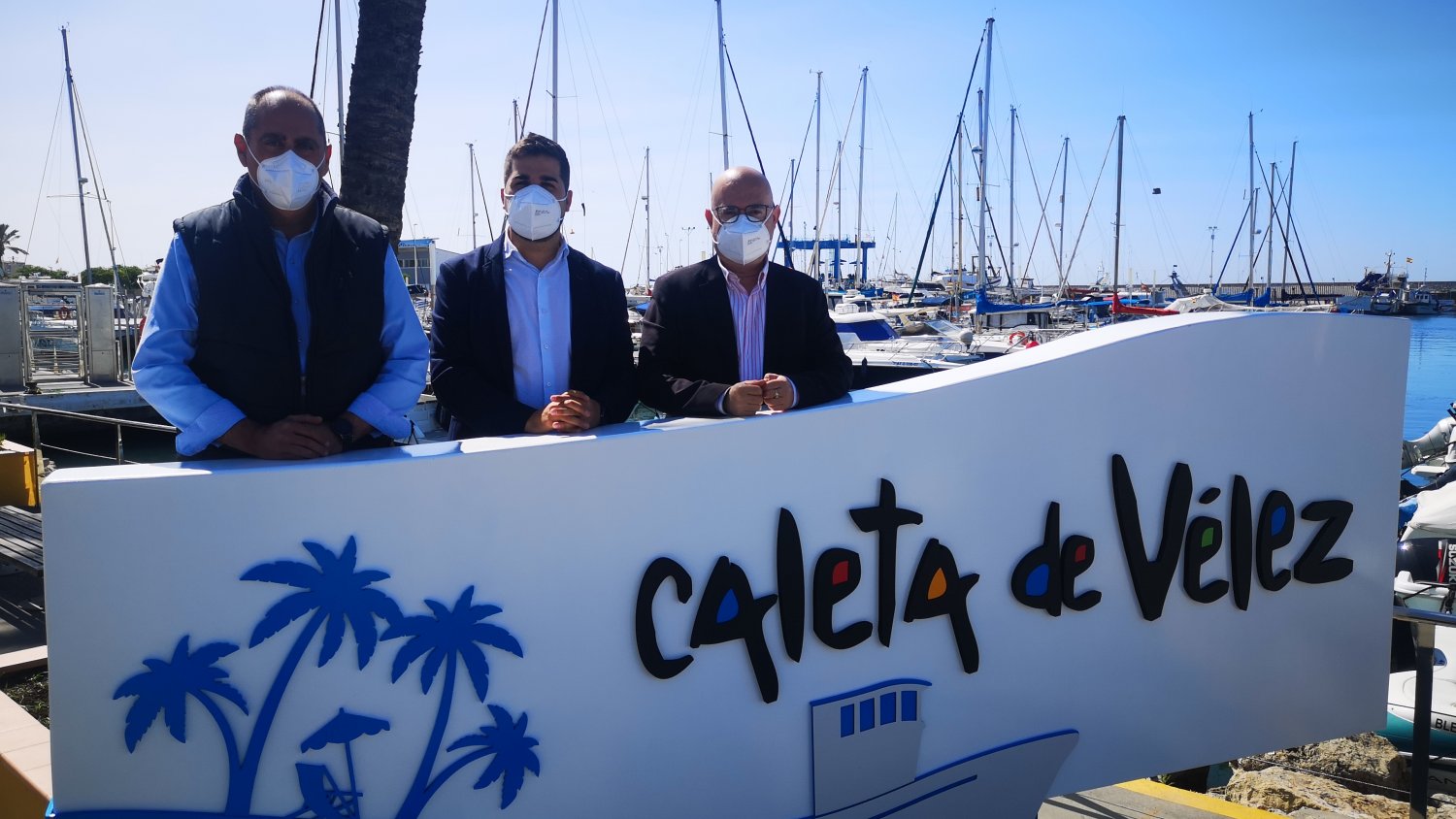 La Caleta de Vélez presenta un nuevo tótem promocional y de difusión turística en su Puerto