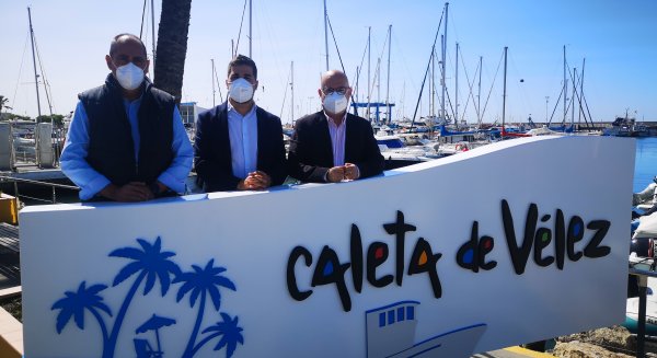 La Caleta de Vélez presenta un nuevo tótem promocional y de difusión turística en su Puerto