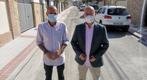 Finalizan las obras de acerado en la calle Albahaca de Vélez-Málaga pertenecientes al PFEA